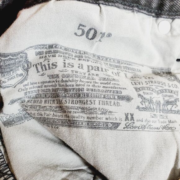 Levi's Women's 27 Black Wash 501 Cut Off Denim Shorts High Rise - Picture 7 of 7